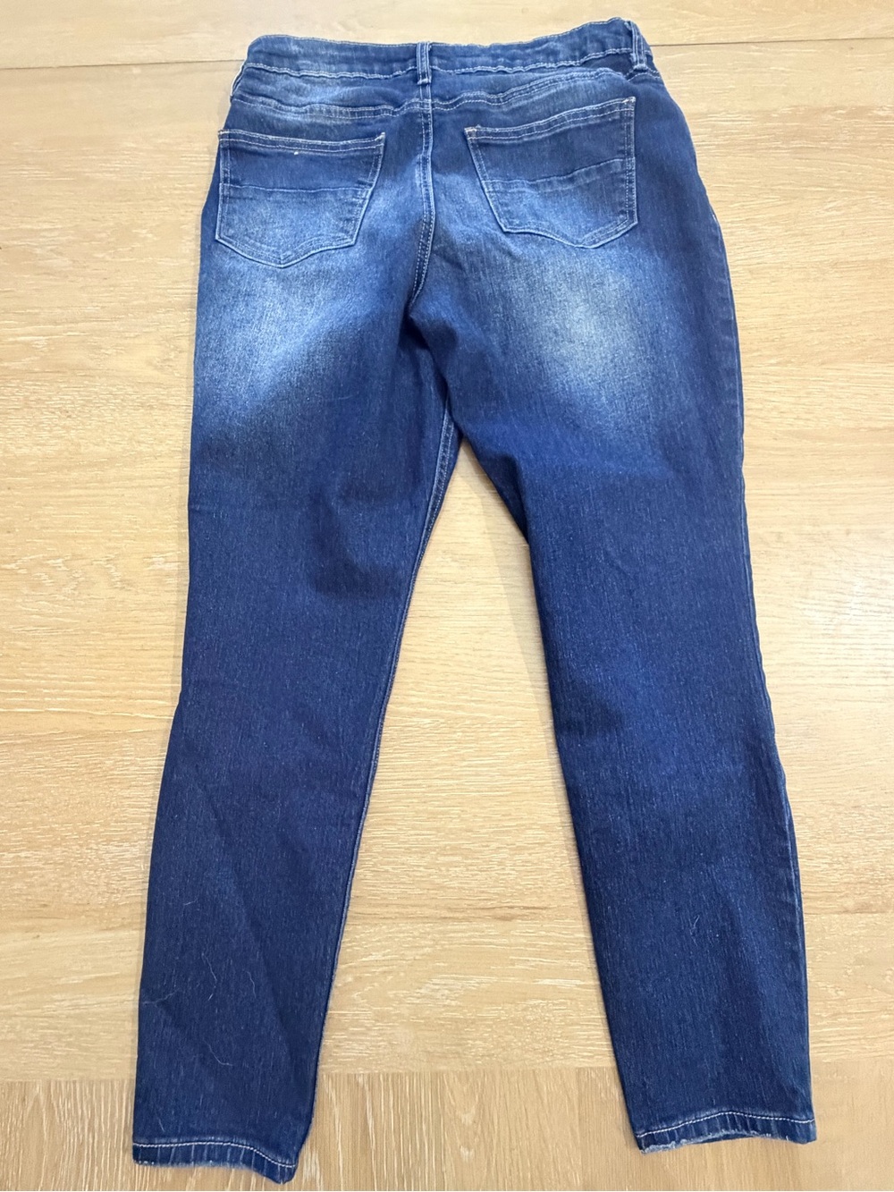 Women's High-Rise Skinny Jeans in Dark Blue Wash - Picture 6 of 7